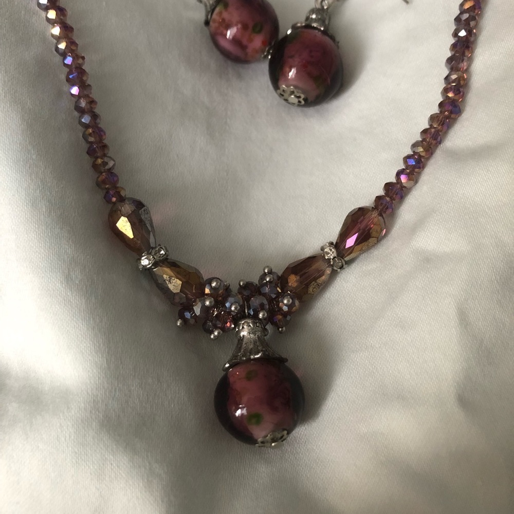 🌻 3 for 20 Silver tone with burgundy/purple necklace and earrings.